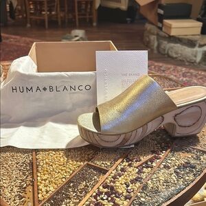 HUMA BLANCO - Katlyn with Wooden Chunky Heel and Slip-On Design